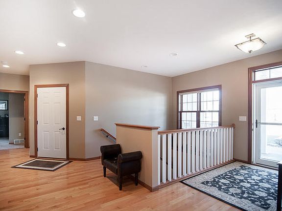 3rd image of 605 Deerwood St