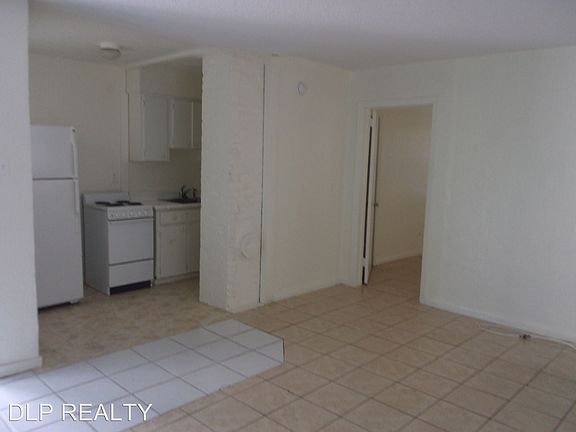 3rd image of 11 Byron Ellinor Dr APT B