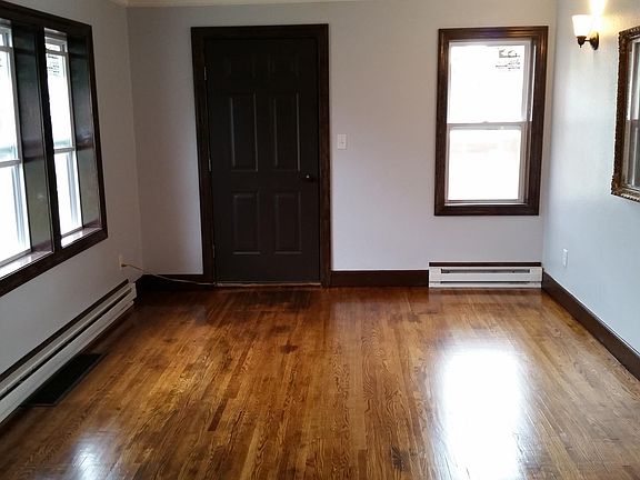 2nd image of 1110 Tweed St