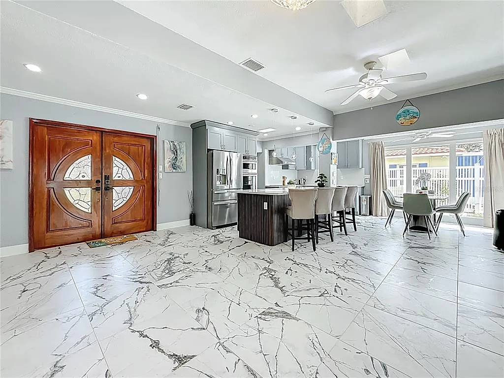3 bed, 2.5 bath, 2189 sqft, $6,900 — Photo 4