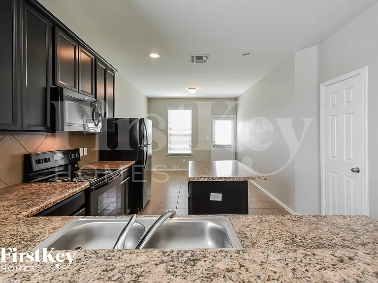 6503 Davenport Bay — Photo 4