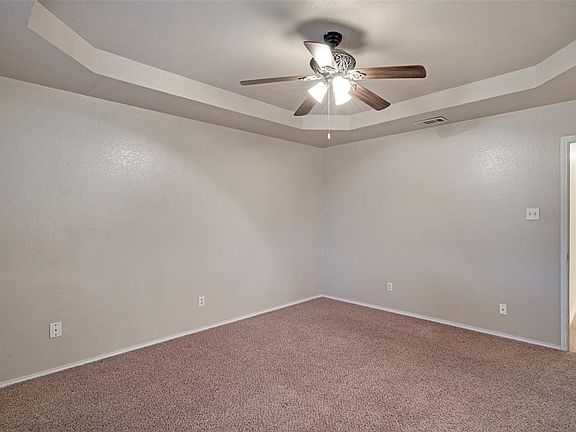 4th image of 729 Parkview Dr