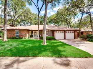 2920 Ridgewood Dr, Hurst, TX 76054