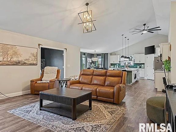 5th image of 3601 Peach Tree Dr