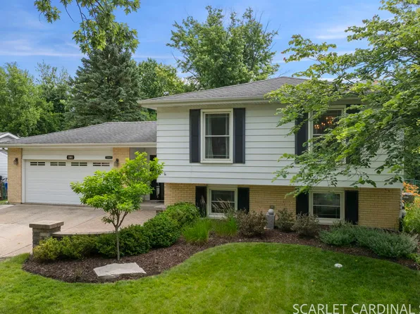 1881 Cambridge Ln, Wheaton, IL 60189