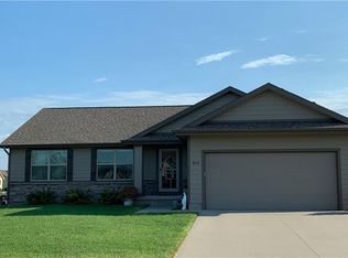 304 32nd St SW, Altoona, IA 50009
