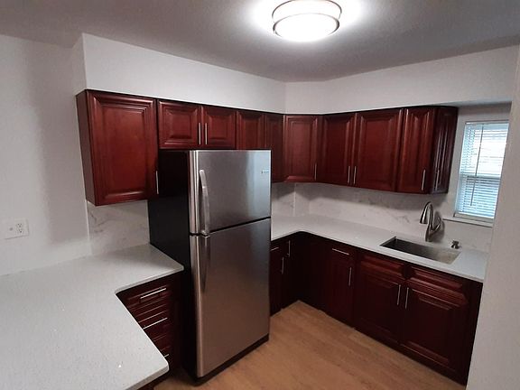 5th image of 102 Corona Ave