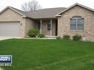 670 Edgewater Ct, Morris, IL 60450