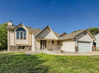 950 Saddlebrook Trl, Chanhassen, MN 55317