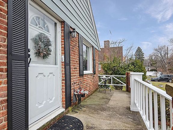 2nd image of 227 Clunie Ave