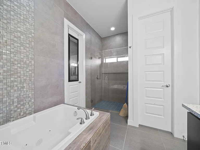 5973 Cartagena Cir — Photo 31