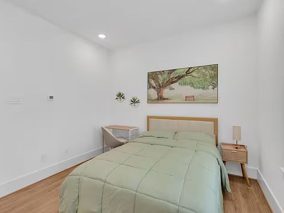 2nd image of 3417 Yellowstone Blvd Room 5