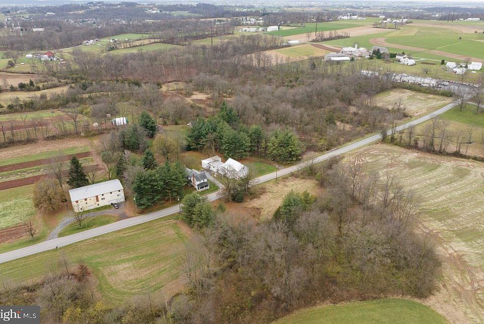 1st image of 587 Chestnut Hill Rd