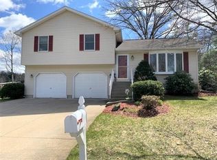 15 Dejordy Ln, Chicopee, MA 01020