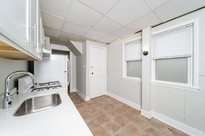 2 bed, 1.0 bath, 720 sqft, $1,325 — Photo 4