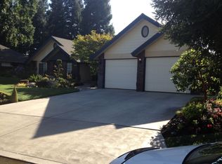 894 E Country View Cir, Fresno, CA 93730