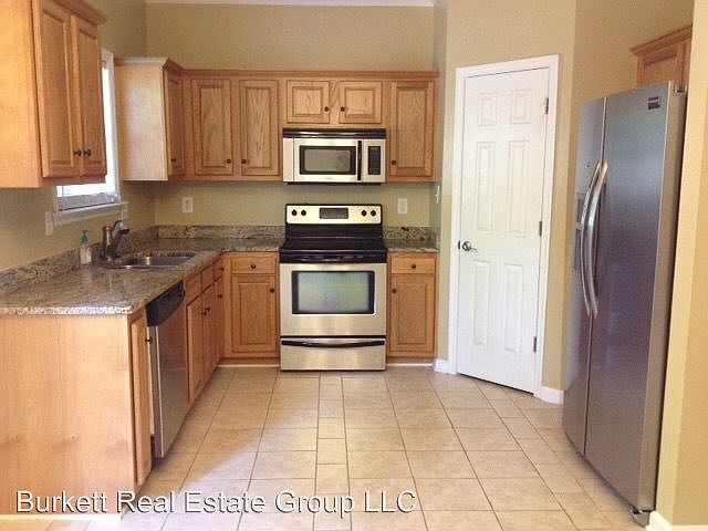 2nd image of 2202 River Park Ct