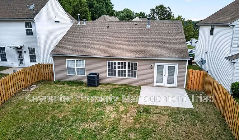 1153 Hawick Dr — Photo 12