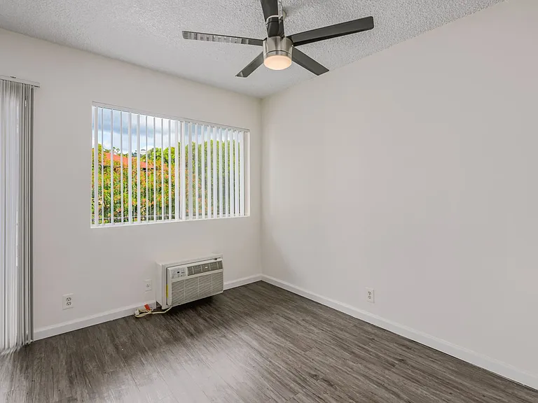 1808 N Harvard Blvd — Photo 8