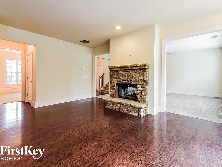 1068 Parkmist Dr — Photo 3