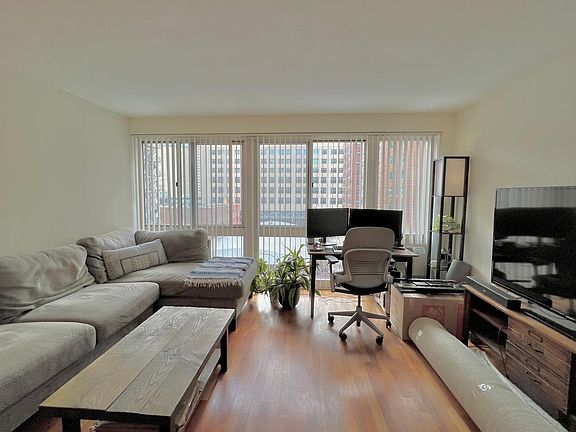 3rd image of 344 W Oakdale Ave #805