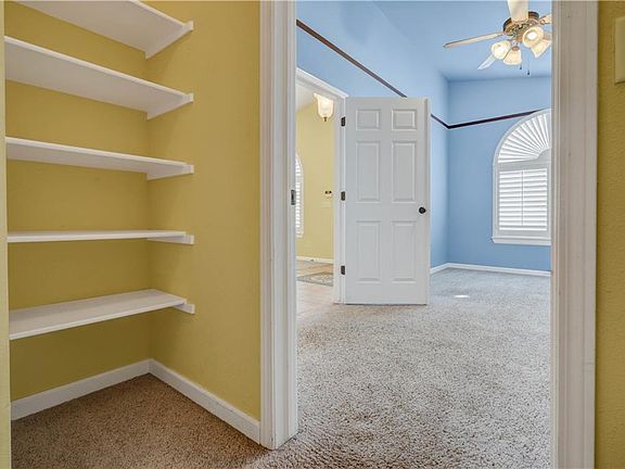 4th image of 821 Phil Hansen Dr