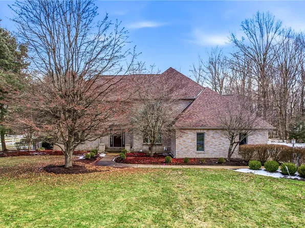 4506 Whippoorwill Dr, Hermitage, PA 16148