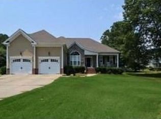 2705 Lautenberg Ln, Willow Spring, NC 27592