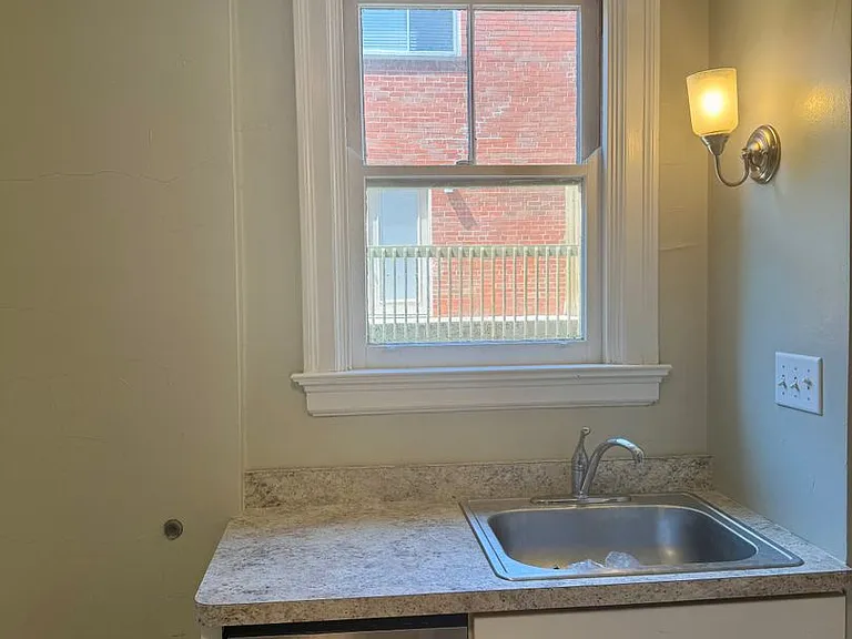 Madison Court — Photo 15