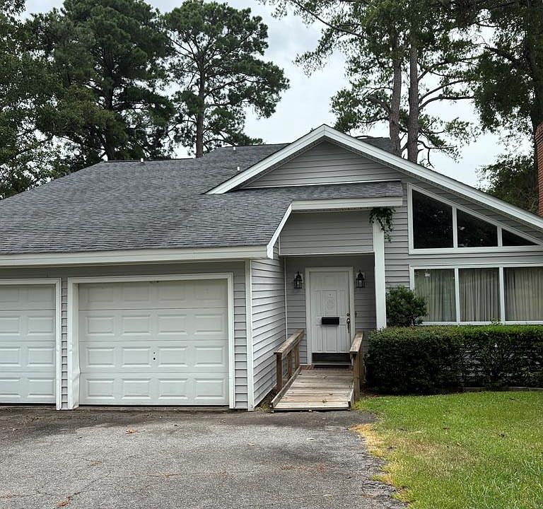 1st image of 207A Lakeshore Cir NE