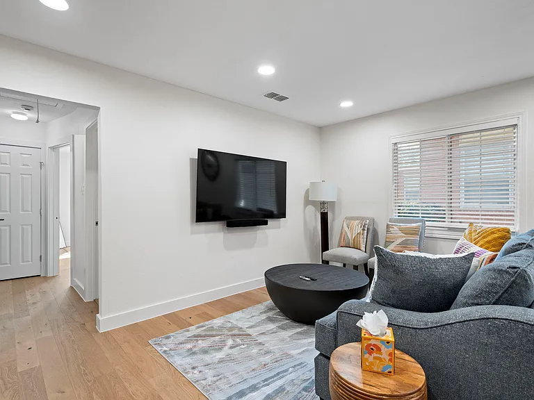 6501 Ravendale Ln — Photo 17