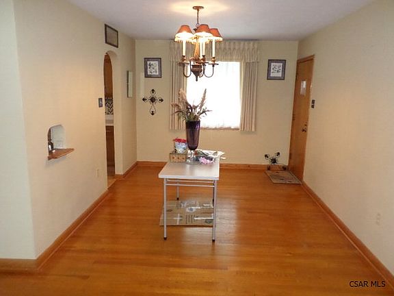 4th image of 595 Clearview Ct
