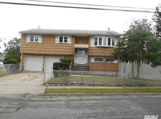 35 W Lido Prom, Lindenhurst, NY 11757