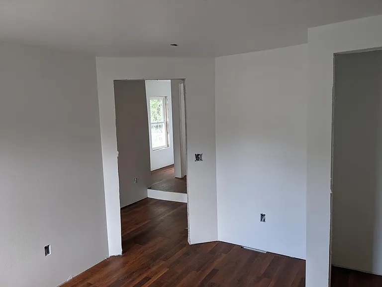 1123 Emerald St — Photo 8