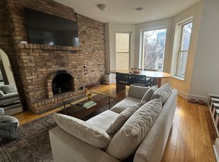 652 W Roscoe St, Chicago, IL 60657