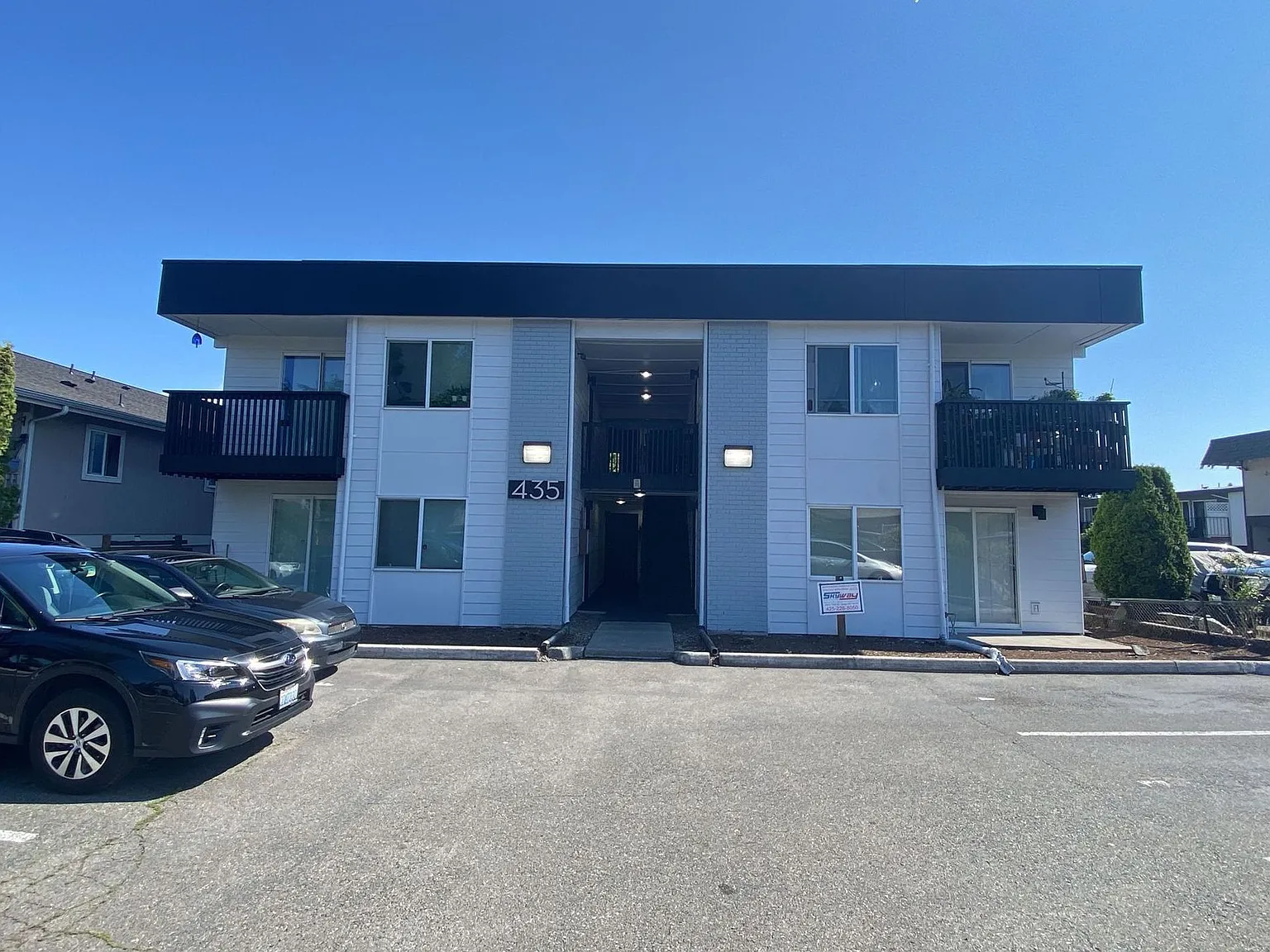 Centrally Located Apartments in Burien! — Photo 1