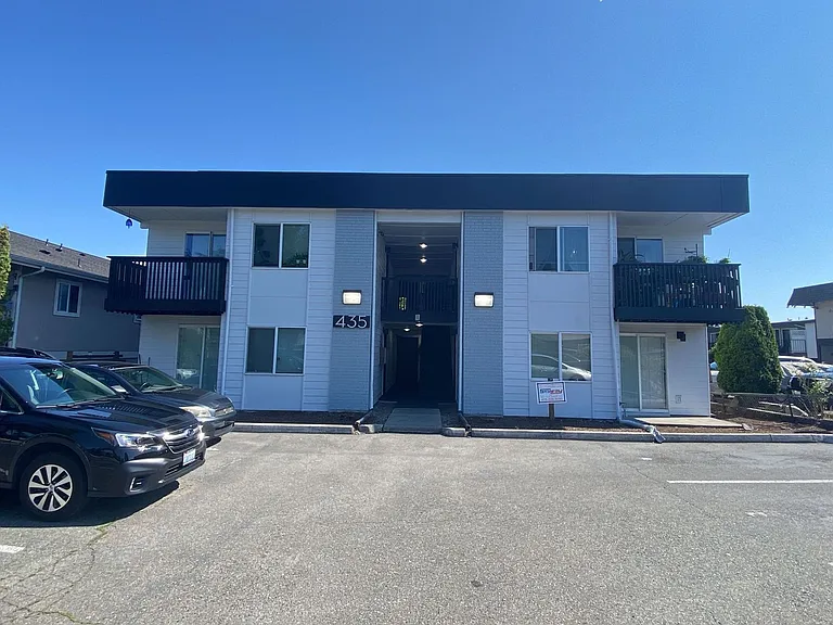 Centrally Located Apartments in Burien! — Photo 1