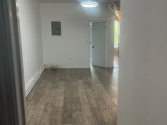 3rd image of 2056A Pacific St Floor 2
