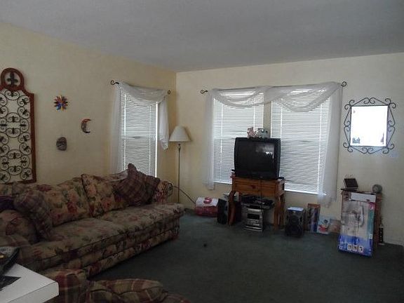 4th image of 2051 E San Antonio St