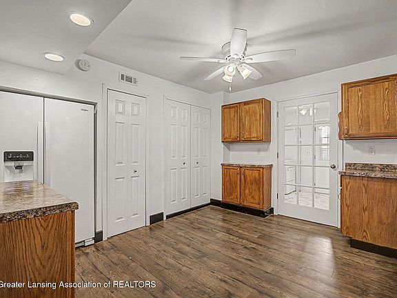 5th image of 2028 Phillips Ave