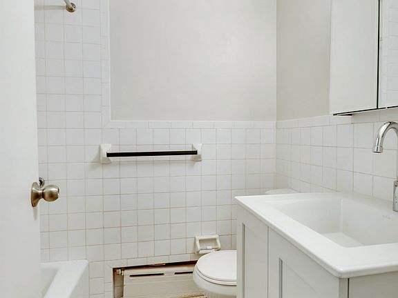 5th image of 3755 77th St APT 1A