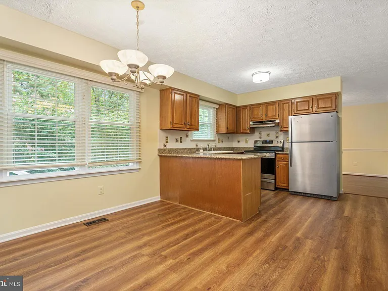 2505 Buckingham Ct — Photo 13