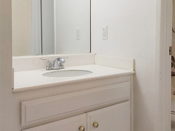 3rd image of 1006 Boynton St APT 2