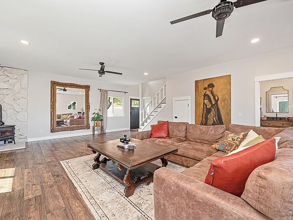3rd image of 6809 Crystal Blvd