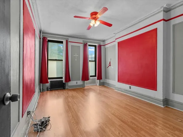 326 West 17th Street image 3 of 11