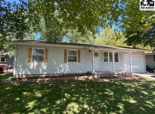 927 Sycamore Pl, McPherson, KS 67460