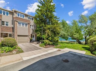 2254 Marine Dr, Oakville, ON L6L 1C1
