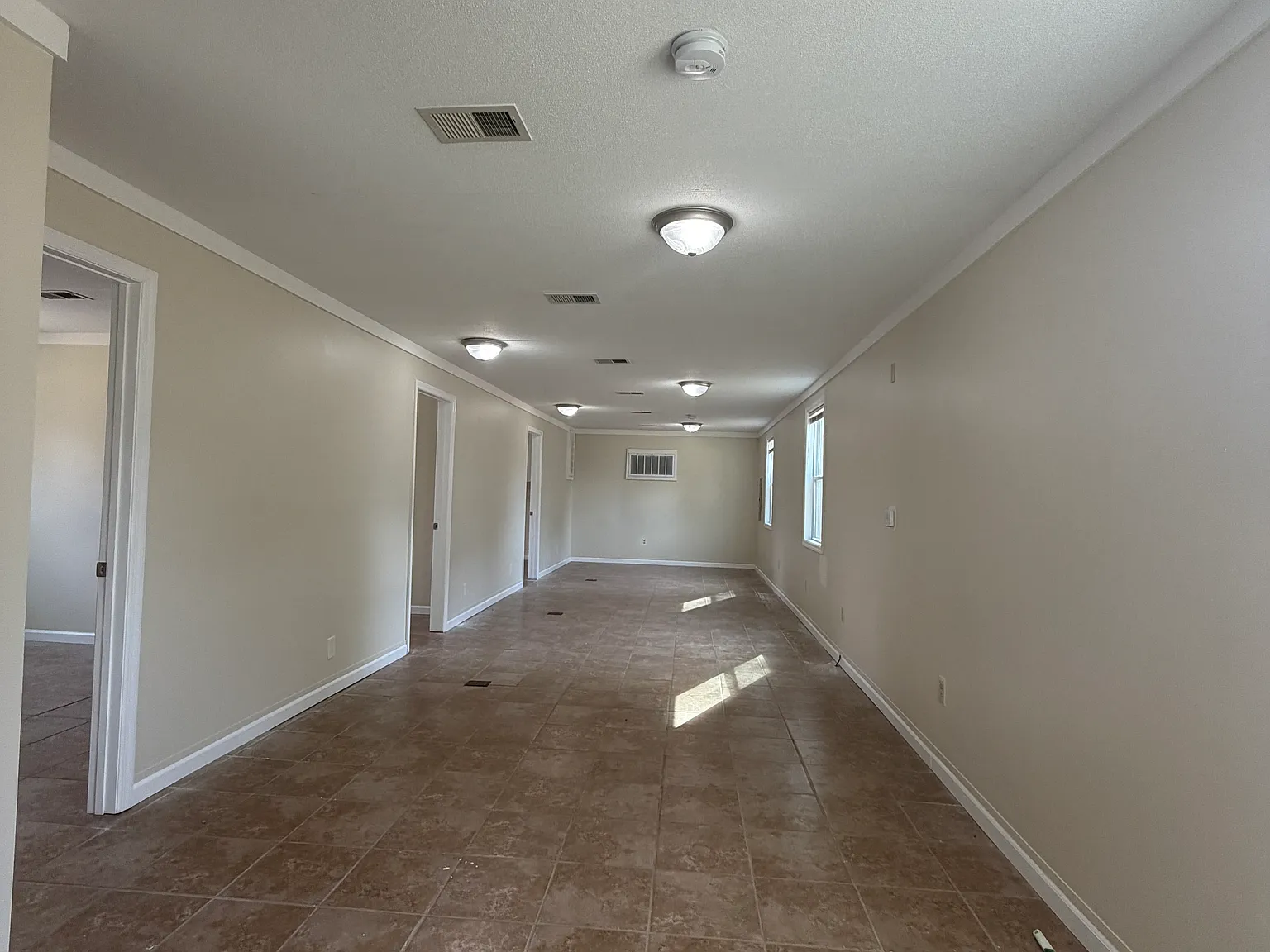 3 bed, $1,200 — Photo 3