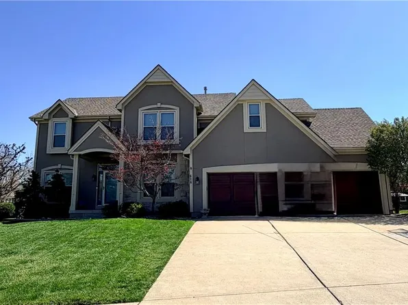 616 SW Trailpark Cir, Lees Summit, MO 64081