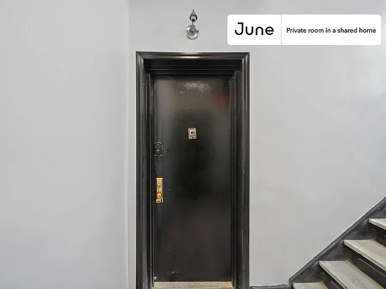 327 E 22nd St #A — Photo 11
